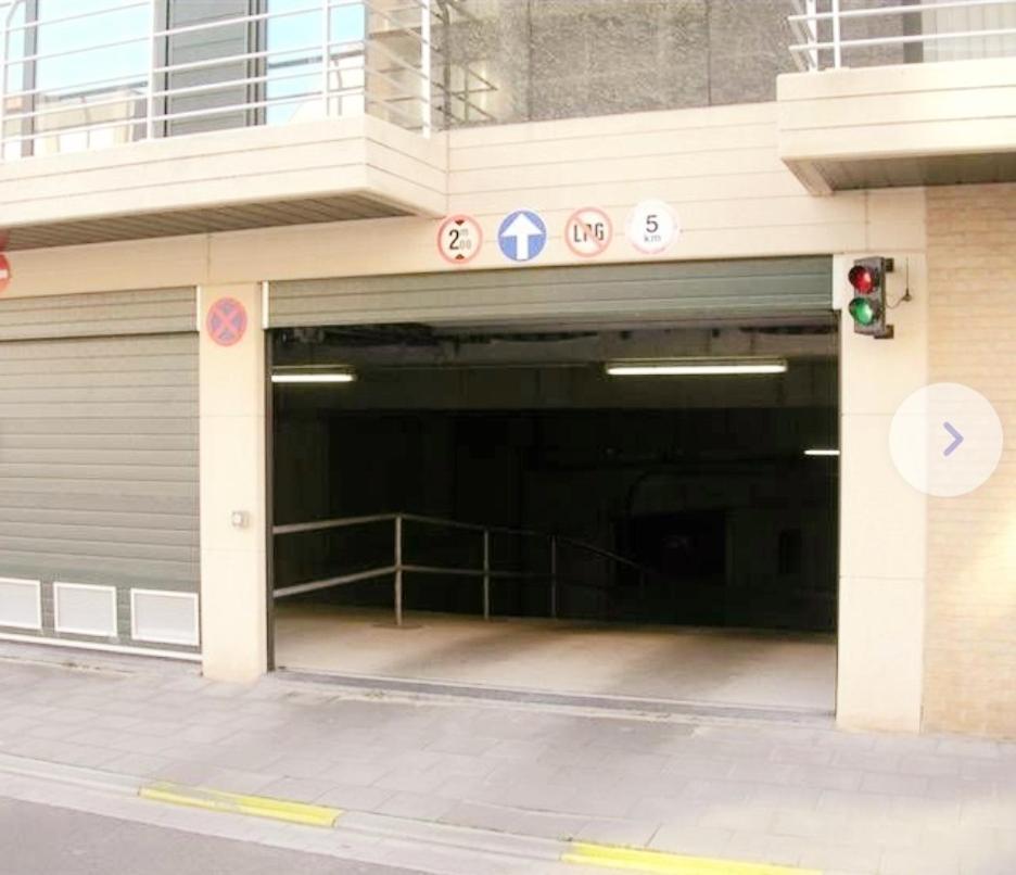 Louis Met Parking Apartment
